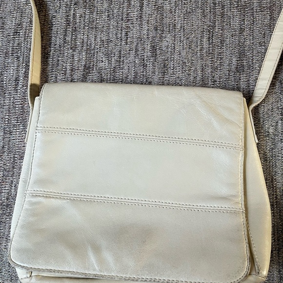 White faux leather bag used but in a good condition - Picture 3 of 3
